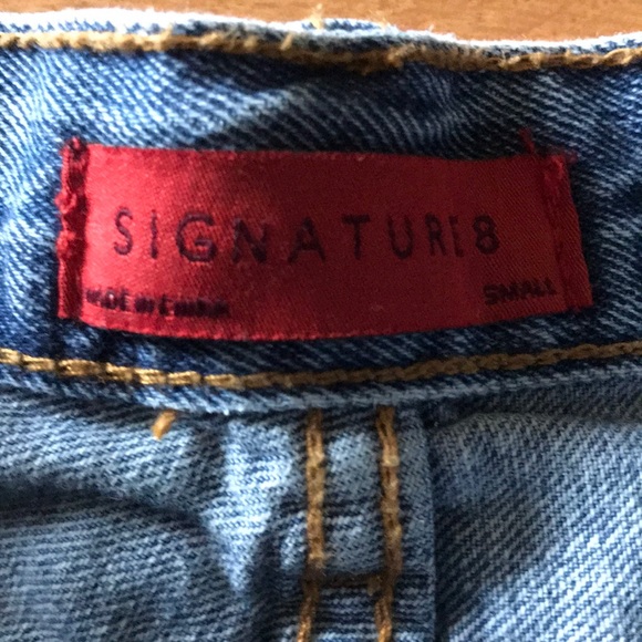 HIGH WAISTED DENIM CUTOFFS BY LEVI - Picture 3 of 4